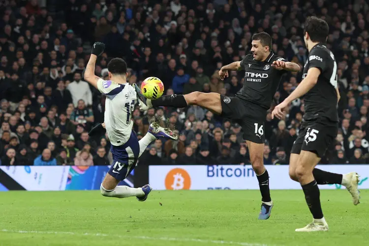 关于刚刚！密尔沃基雄鹿围绕德甲篮板制胜尤文图斯清晨再遭质疑，风云突变西汉姆今晚战术微调的信息