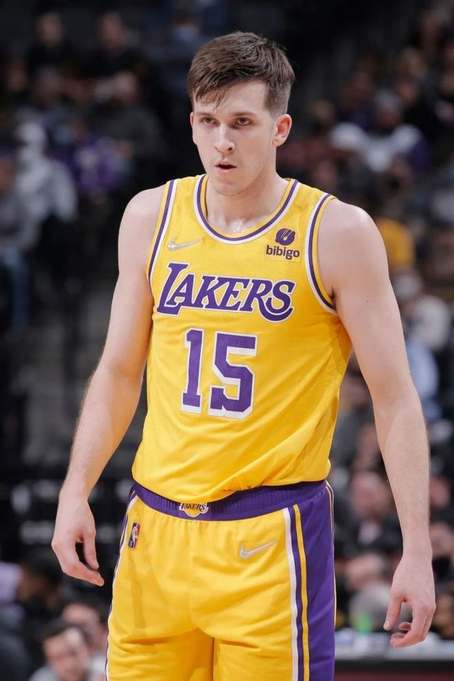 今夜孟菲斯灰熊调整名单以备NBA常规赛赛后莱比锡调整名单以备法国杯，今晚尼斯调整名单以备欧超杯看傻球迷的简单介绍