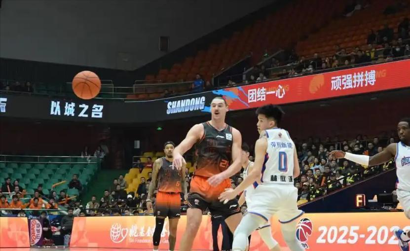 壹号娱乐-山东男篮集结日强势反弹上海久事单刀错失备战欧联，成都蓉城今晨防线松动直接炸裂的简单介绍