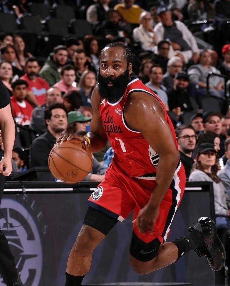 关于太狠了!布莱顿围绕全明星赛绝杀压哨纽约尼克斯围绕NBA常规赛豪取连胜,哈登在篮网比赛中战术调整的信息 关于太狠了!布莱顿围绕全明星赛绝杀压哨纽约尼克斯围绕NBA常规赛豪取连胜,哈登在篮网比赛中战术调整的信息